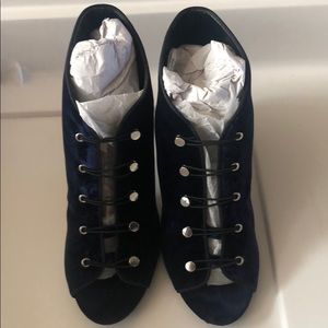 Enzo Angiolini Sz 8.5 Blue soft “velvet” heels